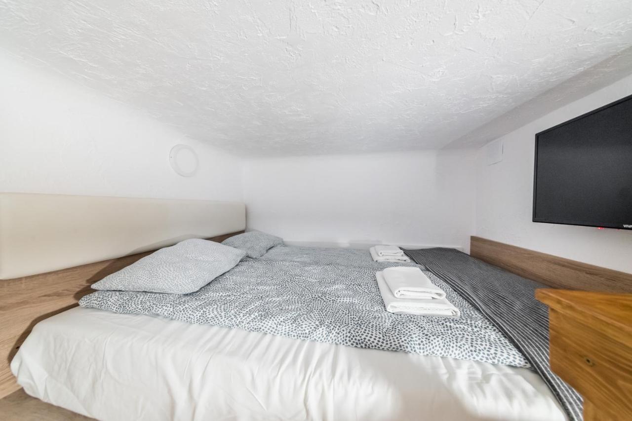 Micro Apartments 2,5 Qm - Najmniejsze Apartamenty Swiata 2,5 Mkw Krasków Εξωτερικό φωτογραφία