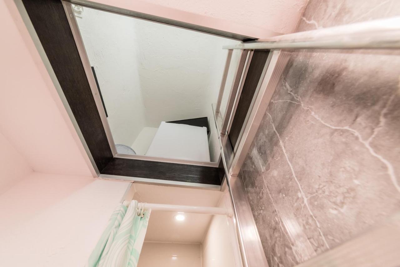 Micro Apartments 2,5 Qm - Najmniejsze Apartamenty Swiata 2,5 Mkw Krasków Εξωτερικό φωτογραφία
